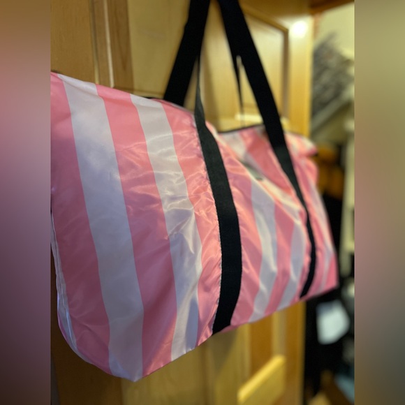 NEW‼️ VICTORIA'S Secret Lightweight & Pakable Weekend Tote Bag striped 2pc - Picture 5 of 16